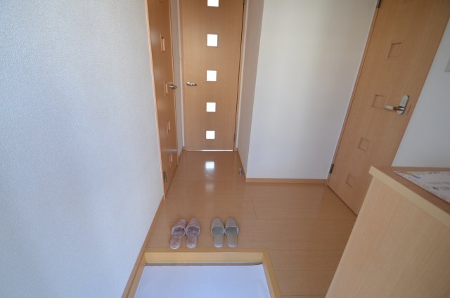 玄関　収納付玄関