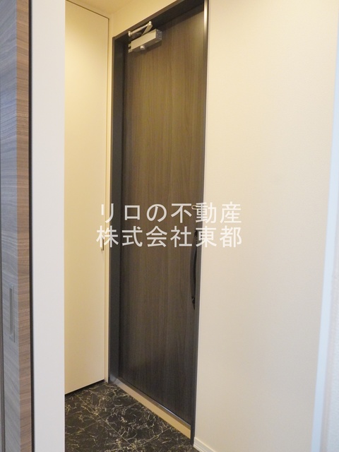 玄関　玄関には下駄箱があるのでスッキリとした空間を保てます