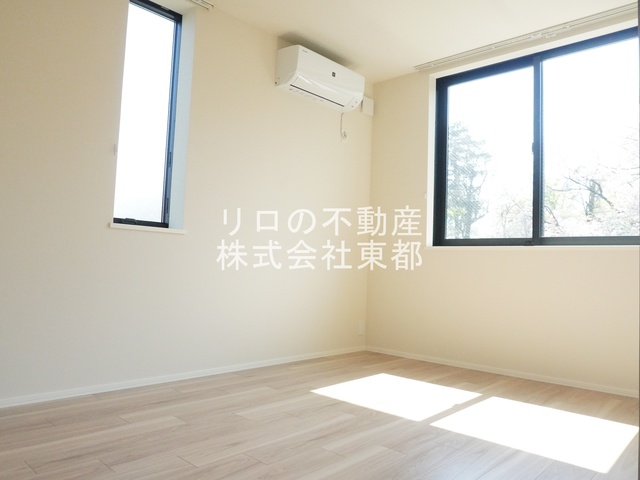 その他部屋・スペース　２面採光なので、明るく風通しのよい過ごしやすいお部屋です♪