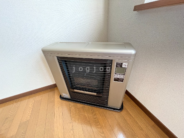 その他設備　灯油ＦＦ式ストーブ