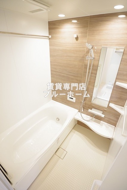 バス・シャワールーム　浴室乾燥機・追炊き機能付きのお風呂！