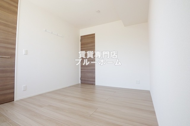 その他部屋・スペース　6帖の明るい洋室！