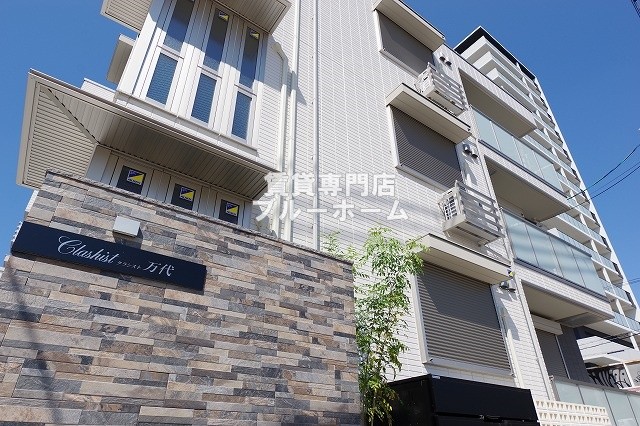 建物外観　軽量鉄骨造3階建ての綺麗な物件！