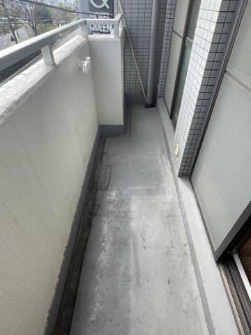 バルコニー　開放的で明るい空間を演出してくれるバルコニーです