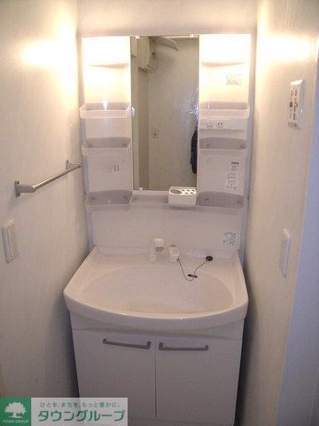 洗面設備　シャワードレッサーの洗面台です