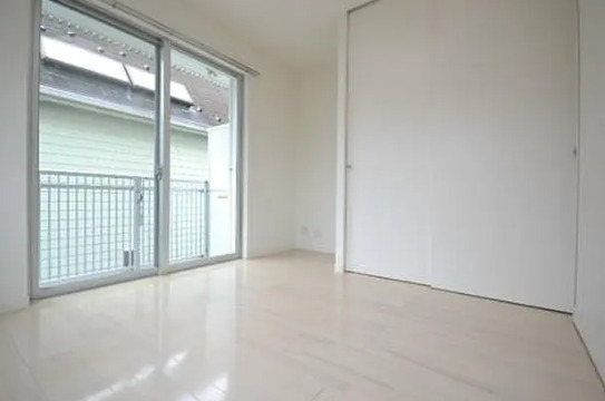 居室・リビング　別部屋の写真を使用しております。