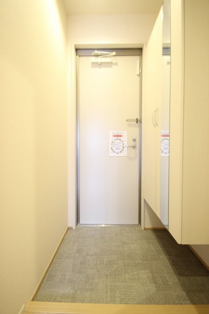 玄関　同物件別室です