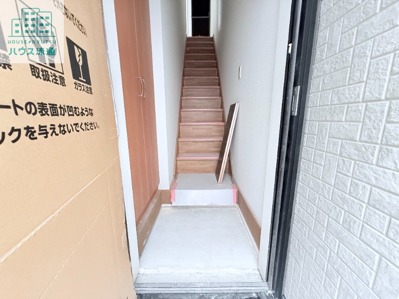 玄関　※建築中の写真になります※