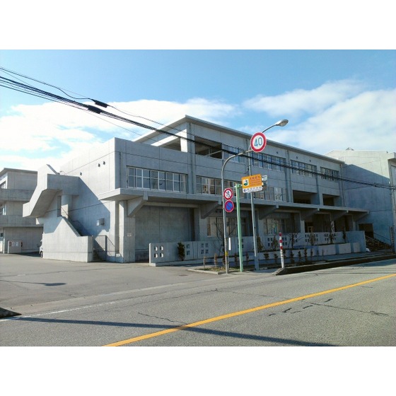 中学校　呉羽中学校（中学校）まで1800m