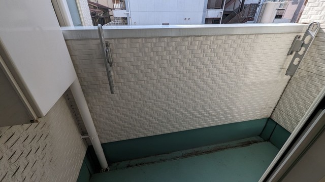 バルコニー　３号室の内装写真（現況有姿となります）