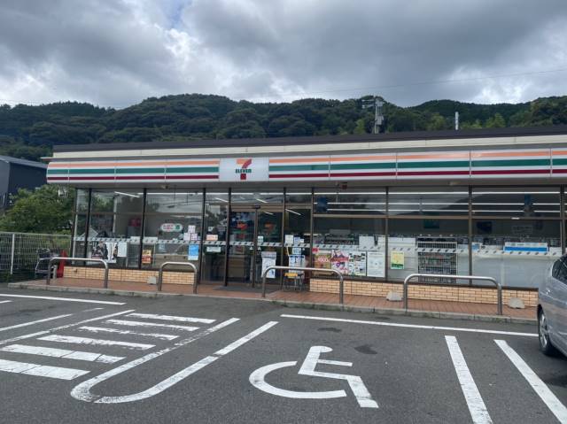 コンビニ　★セブンイレブン（コンビニ）まで958m