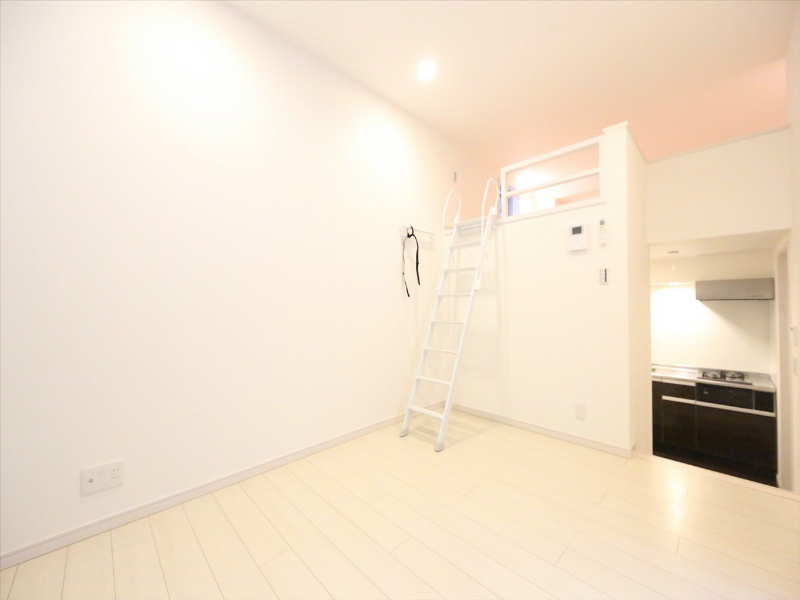 居室・リビング　洋室5.5帖　ロフト5.7帖（収納でもお部屋でも使えます）