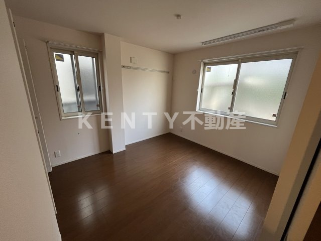 その他部屋・スペース　広くて明るい寝室