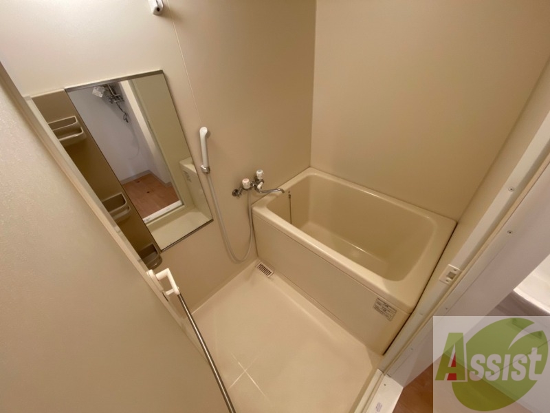 バス・シャワールーム　お風呂になります。一日の疲れを癒してくださいね。