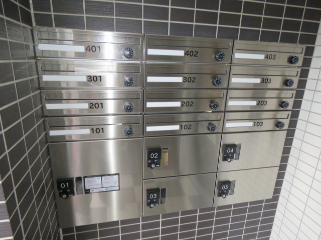 エントランス　☆宅配ボックス完備☆