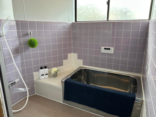 バス・シャワールーム　バス・トイレ別なのでプライベートが保たれます！