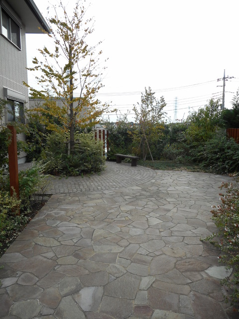 エントランス　緑が寄り添う素敵なアプローチ