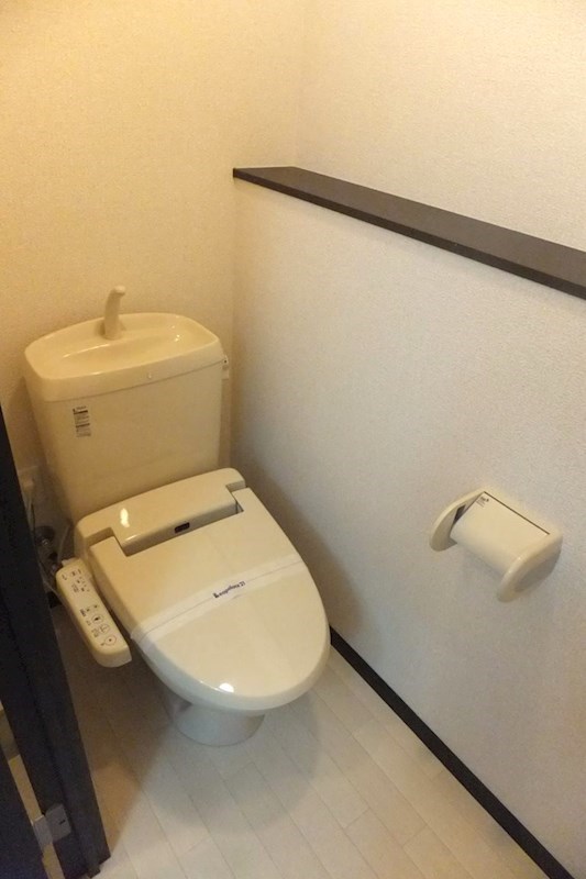 トイレ　温水洗浄便座です