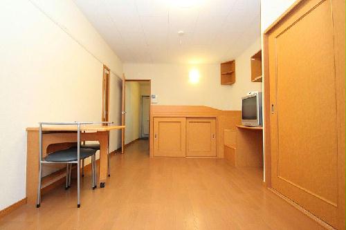 居室・リビング　１階はフローリング、２階はカーペット敷きになります。