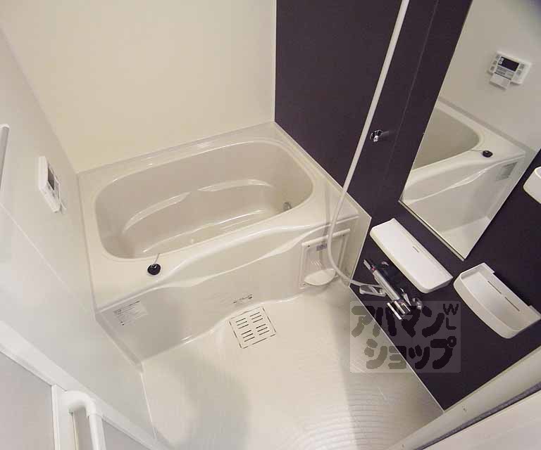 バス・シャワールーム　追い焚き機能付きです。
