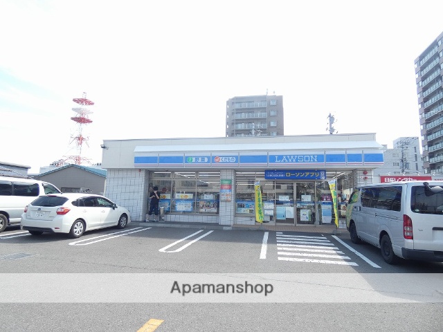 コンビニ　ローソン（コンビニ）まで725m