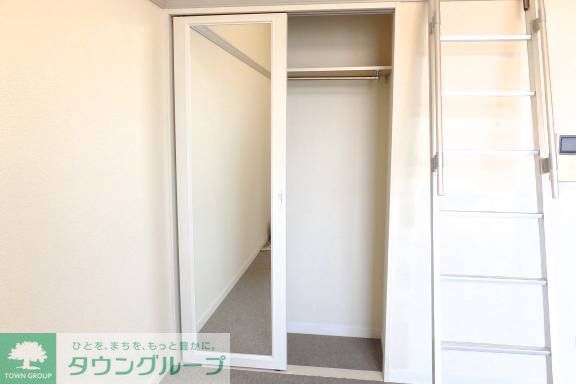 その他部屋・スペース　大きな姿見付きの収納あり！