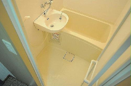 洗面設備　お風呂場に御座います。