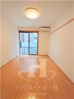 居室・リビング　別号室参考写真です