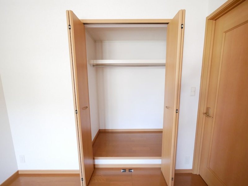 収納　北側洋室側