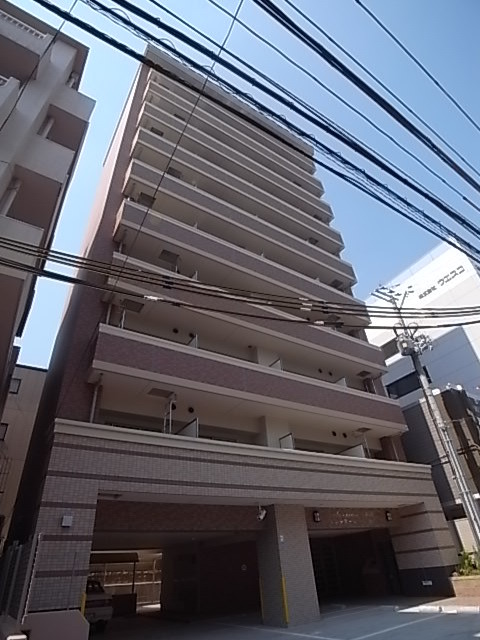 エントランス　かっこいいタイル貼りの外観です。環境も良好。