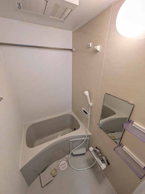 バス・シャワールーム　追焚、浴室乾燥機付きのバスルーム※同タイプ参考写真