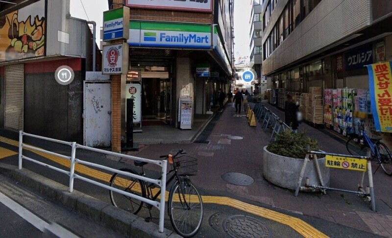 コンビニ　ファミリーマート浦安駅前店（コンビニ）まで99m