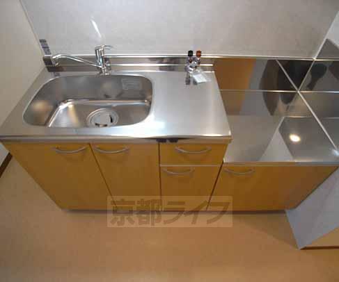 キッチン　２口コンロの置けるキッチン。シンク広いです。