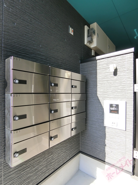 エントランス　オートロック付きで部外者シャットアウト♪