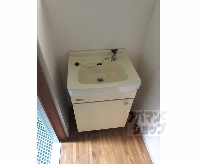 洗面設備　独立洗面台。