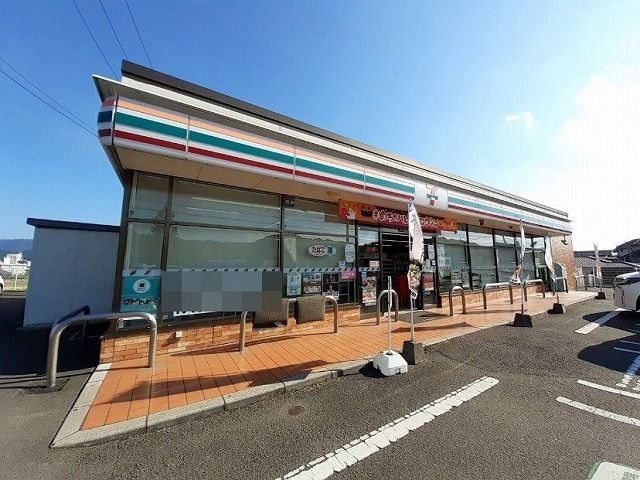 コンビニ　セブンイレブン　松岡店（コンビニ）まで550m