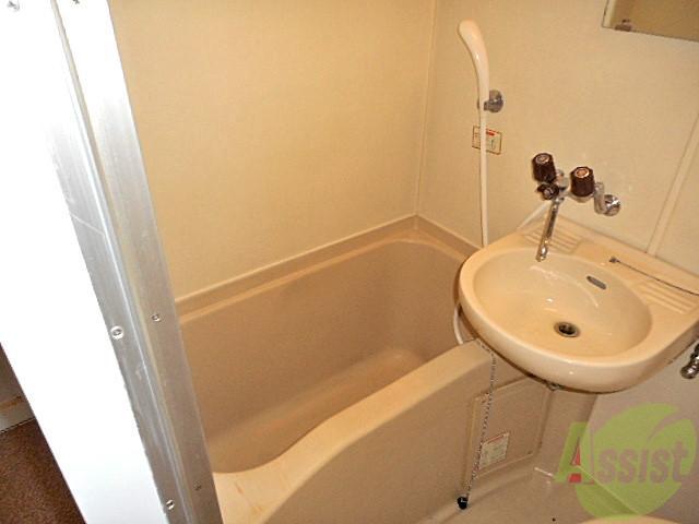 バス・シャワールーム　シャワーで１日の疲れを流す感じですね。