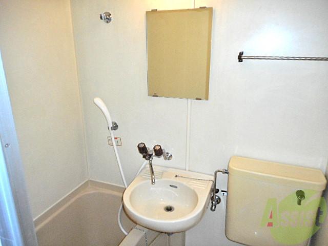 洗面設備　洗面台の前には鏡もついていますよ♪