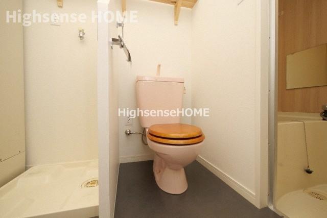 トイレ　落ち着いた色調のトイレです