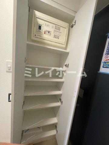 玄関　同建物内別のお部屋の参考写真になります。