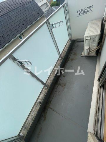 バルコニー　同建物内別のお部屋の参考写真になります。