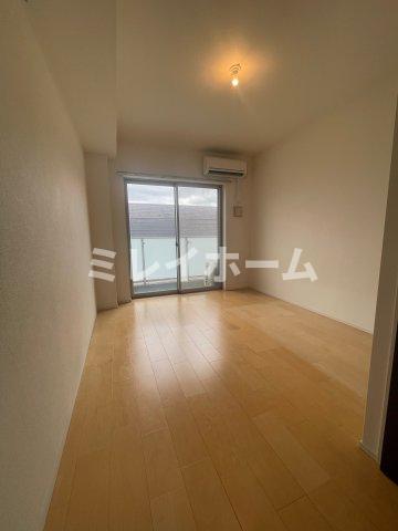 居室・リビング　同建物内別のお部屋の参考写真になります。