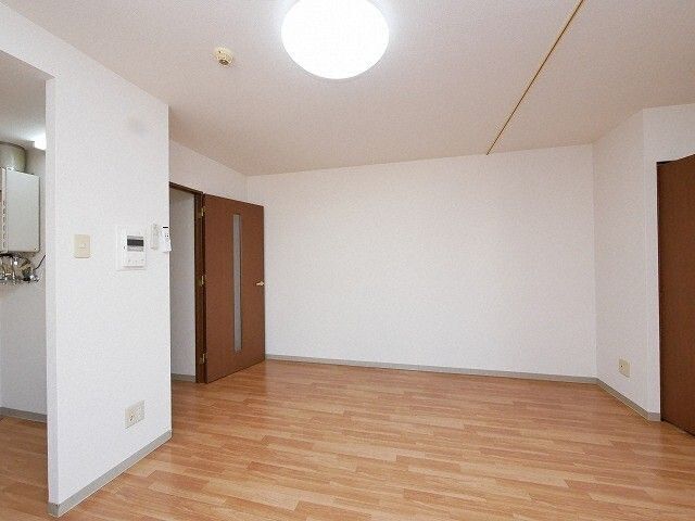 居室・リビング　※写真は別号室です。