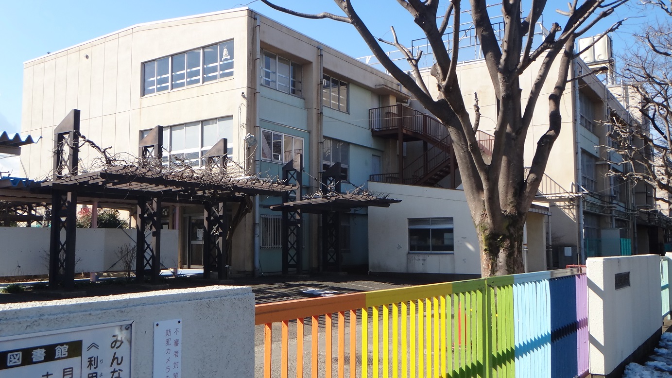 小学校　練馬区立橋戸小学校（小学校）まで400m