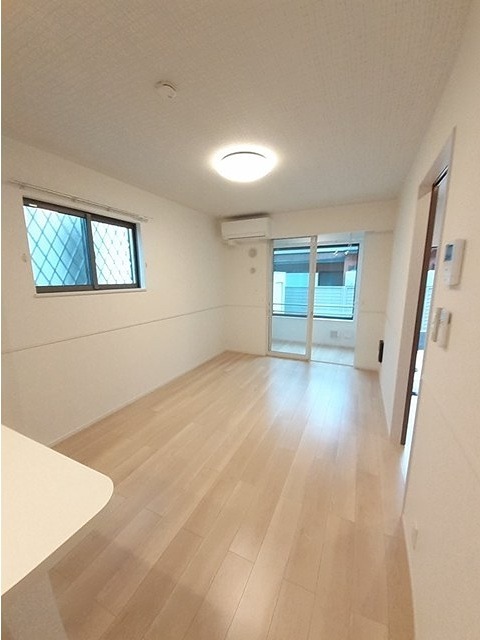 居室・リビング　エアコン付きの洋室です。