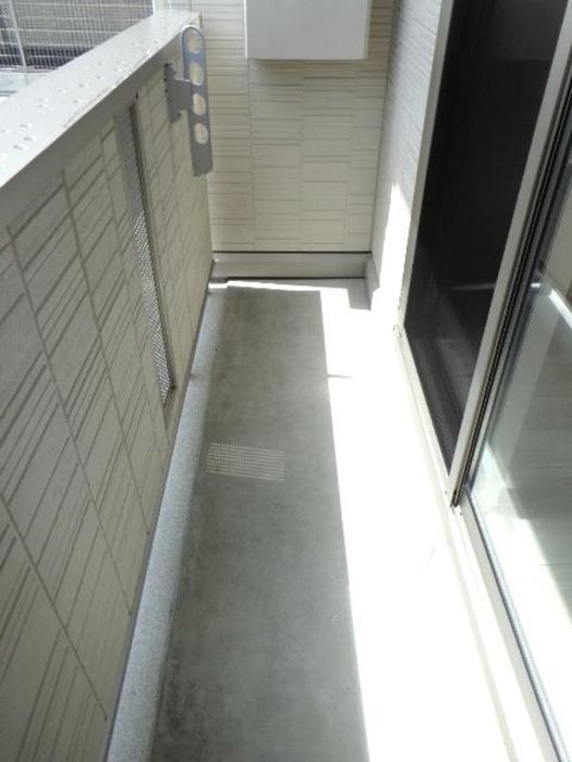 バルコニー　人目に付きにくい位置にお洗濯物が干せるバルコニー♪