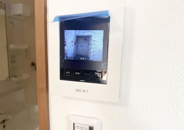 セキュリティ　女性の方でも安心のモニター付きインターホン♪