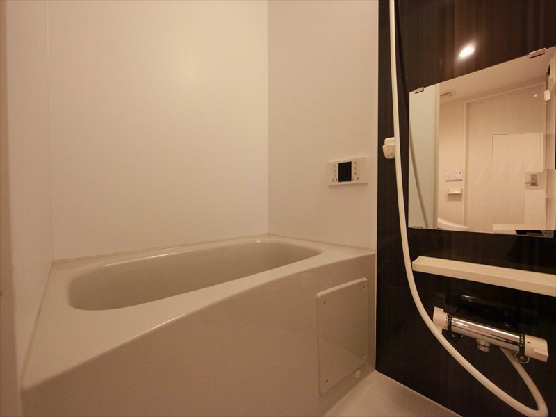 バス・シャワールーム　追い焚き機能付き浴室