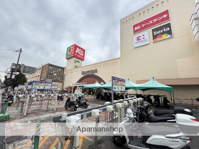 ショッピングセンター　イズミヤ枚方店（ショッピングセンター）まで278m
