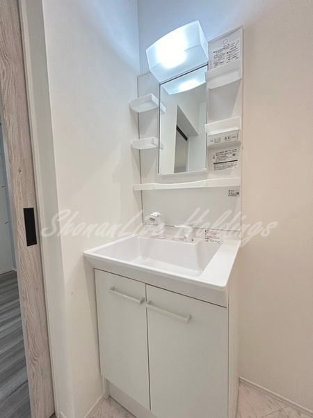 洗面設備　明るい洗面所です